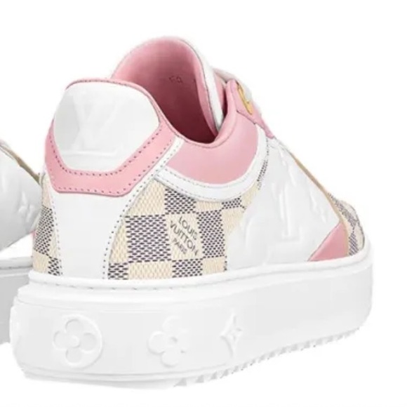 Louis Vuitton 💕Timeout Damier embossed sneakers💕 - Picture 2 of 11